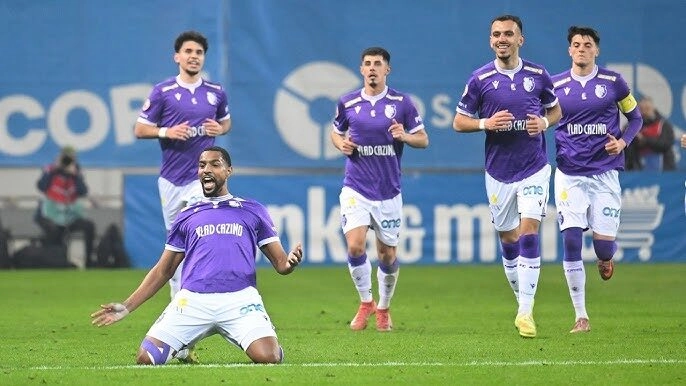 Soi kèo Maxline Vitebsk vs Universitatea Craiova 00h00 ngày 09/07: Cuộc chiến bản lĩnh